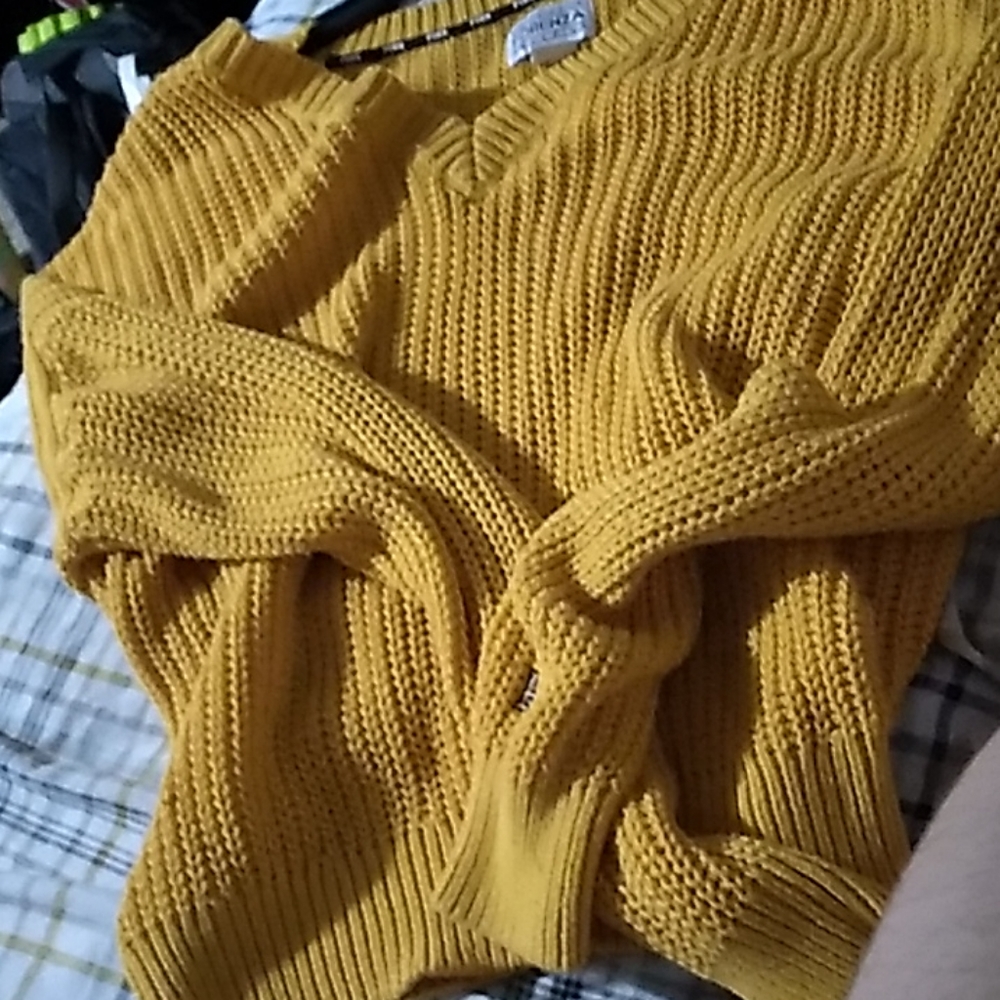 Oversized cropped sweater